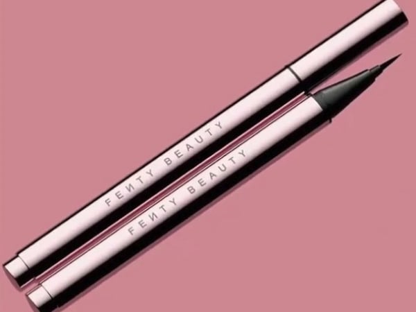蕾哈娜超貼心！Fenty Beauty 「 Flyliner 眼線液筆」，各種眼型也列入設計內！