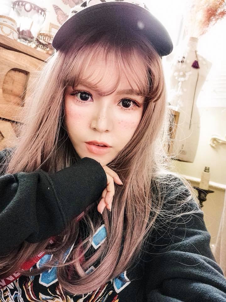 右胸出現不明硬塊!美妝Youtuber「崔咪」化療剃光寶貝秀髮只敢在家偷哭:一切都變了,回不去了