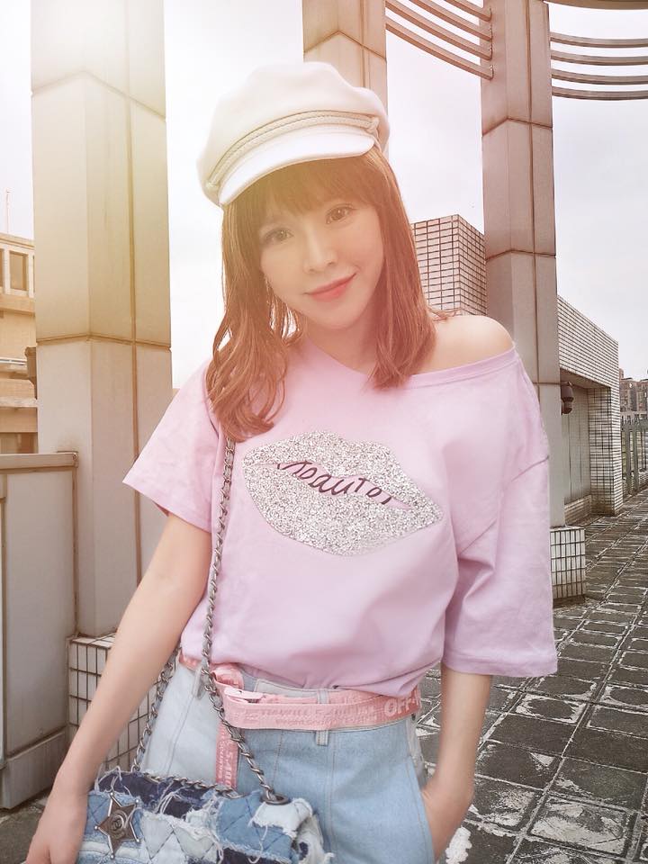 右胸出現不明硬塊!美妝Youtuber「崔咪」化療剃光寶貝秀髮只敢在家偷哭:一切都變了,回不去了