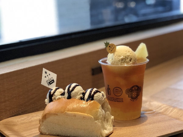 限時限量！夏日下午茶新選擇 niko and… 與蜷尾家跨界聯名冰品來襲  海鹽冰淇淋麵包 + 鳳梨冰淇淋紅茶沁涼消暑
