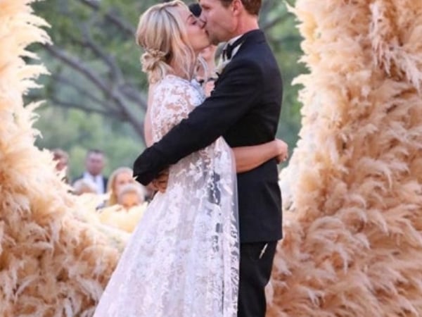 《生活大爆炸》佩妮結婚了　32 歲凱莉·庫柯與交往 3 年富二代步入禮堂！