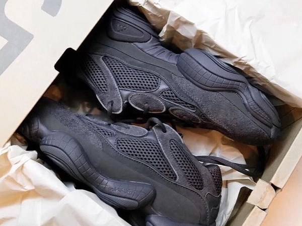 本週發售！是你唯一能原價入手 YEEZY 500 全新配色 UTILITY BLACK 的機會！