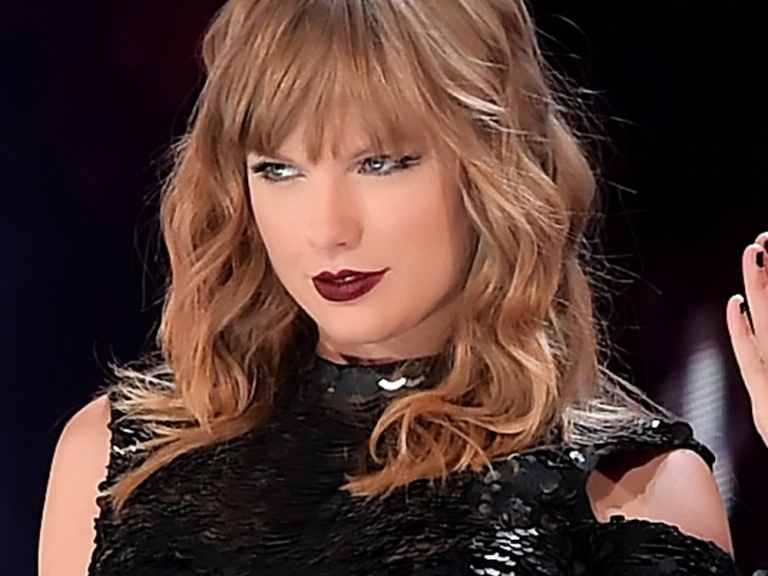 還記得清純的她嗎?帶你回顧美國小天后 Taylor Swift 從出道到現在的轉變!