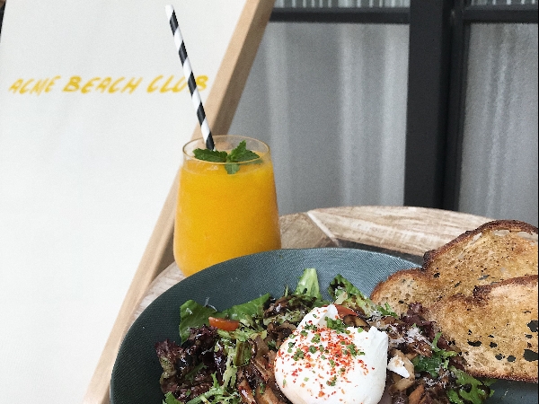 隱藏在西門町裡的度假勝地！ACME Breakfast CLUB 「夏季限定俱樂部」戶外沙灘、主題選貨店一應俱全！