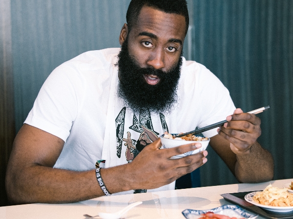 手捧魯肉飯、當外送Pizza小弟?直擊adidas當家球星哈登來台完整行程!