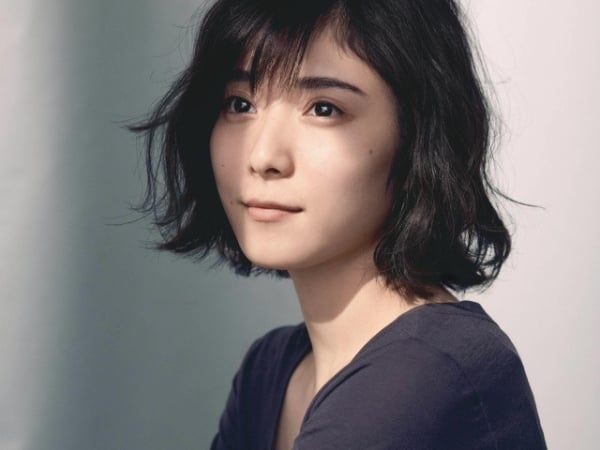 日本90後影視雙棲女星「松岡茉優」不施脂粉廣告片壓軸釋出! 2018坎城影展嶄露頭角上位實力派影后 紅毯秘密全靠「它」