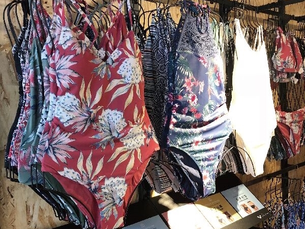 QUIKSILVER & ROXY夏日快閃店在這裡!引進比基尼版型、衝浪褲款指南 完美你的盛夏海灘風格