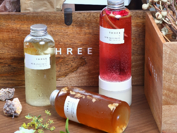 多久沒鬆一下了？ THREEＸ小草作推出「聯名巡迴紓壓體驗」！小編：按完直接走不出櫃位...