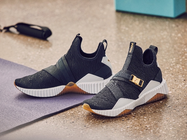 有了它，讓你輕鬆揮別舊愛！ Selena Gomez 新歡 PUMA DEFY Mid 展現運動時髦新風潮！
