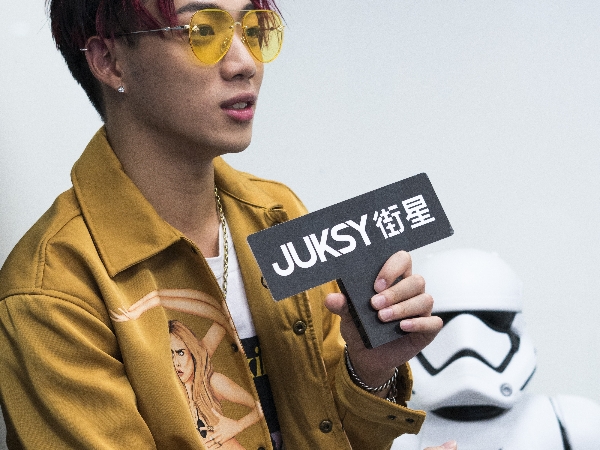 就是要以「這首 R&B 把妳逼到瘋了」！ØZI 解釋歌詞藏彩蛋，自爆私下不為人知的中二面？
