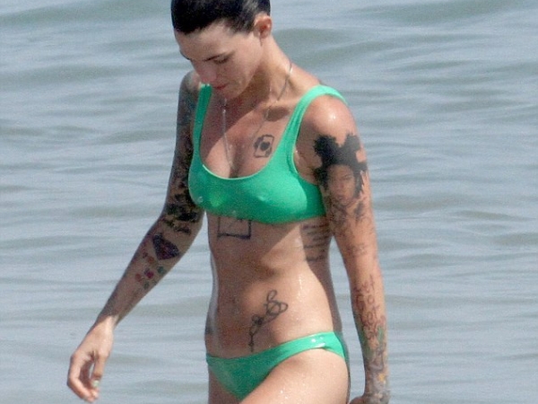 中性女模 Ruby Rose 穿比基尼秀出健身體態　最新爆出的緋聞女友居然是「她」！