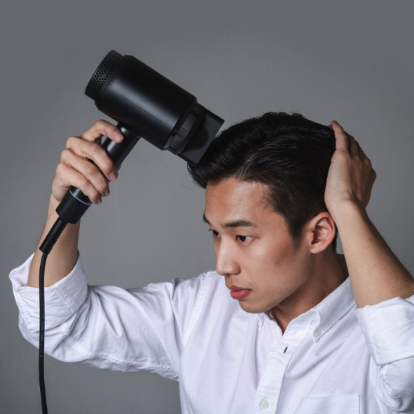 長髮吹久心累？韓國髮廊御用「復古輕型吹風機」，吹髮時間直接砍半！