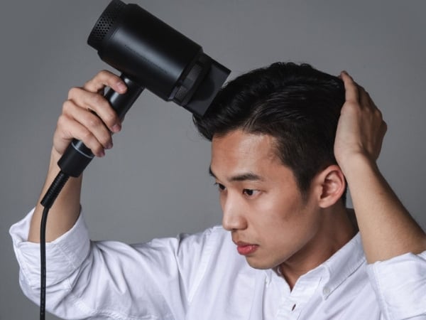 長髮吹久心累？韓國髮廊御用「復古輕型吹風機」，吹髮時間直接砍半！
