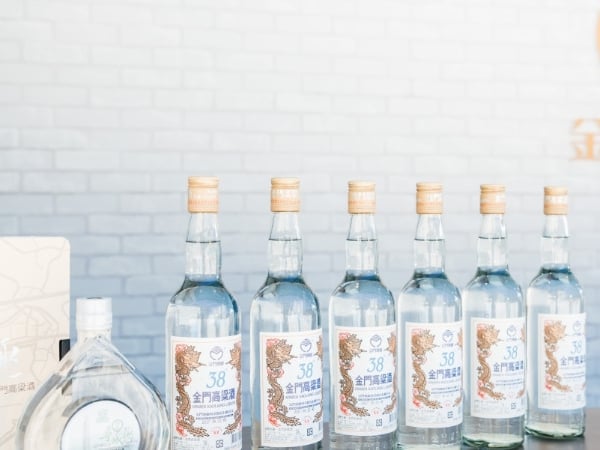 金門酒廠「金酒吧! DIY體驗一夏」首席調酒師不是夢 音樂才女林逸欣現身全台灣第一家DIY酒吧，親自教你金酒特調