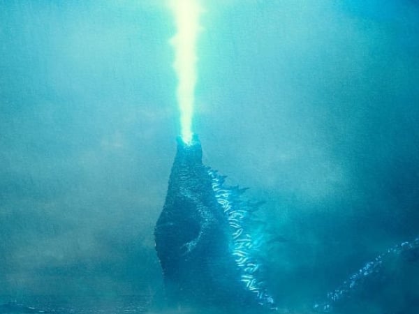 《哥吉拉 2：怪獸之王》曝光首波劇照　恐龍巨獸發射「原子吐息」超霸氣！