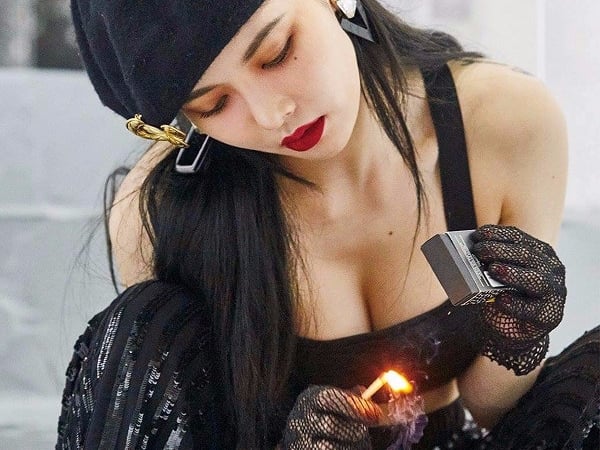 性感爆棚！「性感小野馬」泫雅新歌「玩火造型」帶動韓國最新時尚！