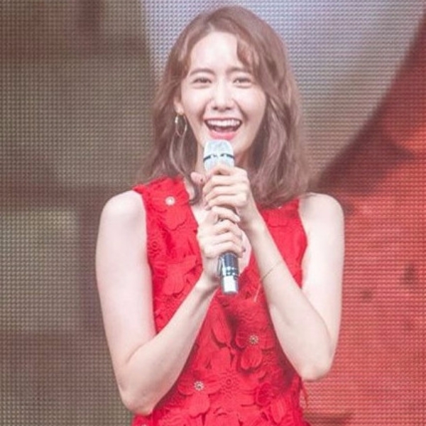 換上新髮型！潤娥 「栗子奶茶髮色」「波浪瀏海」 日本亮相！