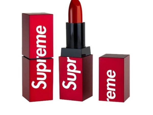 潮妹們尖叫吧!SUPREME 下一季的周邊產品裡竟然有「口紅」?