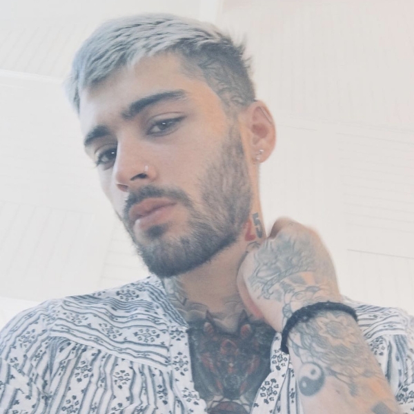 贊恩新髮型出現在紐約街頭，髮色透露最近心情？