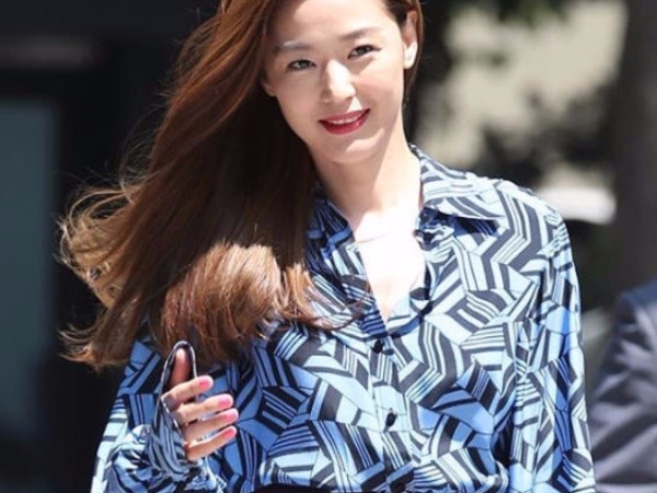 千頌伊回來了！全智賢「產後」超時尚公開亮相，迅速回復完美身材！