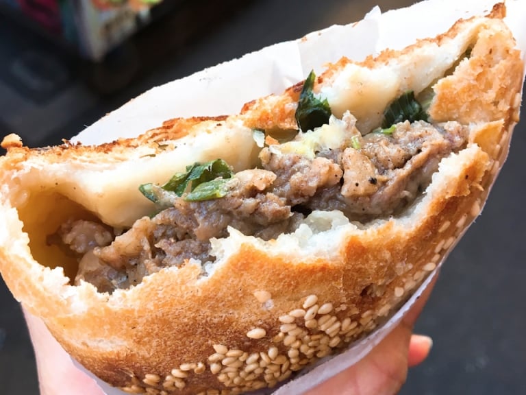 米其林推薦！台北饒河街夜市 3 間必吃名店，你吃過了嗎？