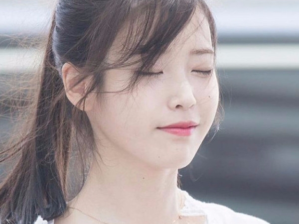 與潔西卡撞衫！「國民妹妹」 IU 私人婚禮獻唱，美妙嗓聲如天籟！