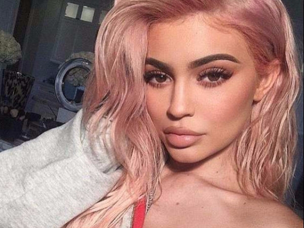 變臉！20歲女富豪Kylie Jenner 巴黎時尚街拍，變得好不一樣！