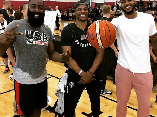 後撤步最高境界！Westbrook 當 Harden 面模仿招牌動作 球迷看完表示「根本一模一樣！」