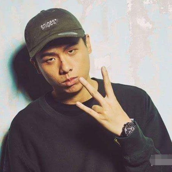 〔嘻哈老砲兒〕中國新說唱參賽選手- 法老最新 Diss Track 釋出！引來 stu sis 留言「kris 裝逼過頭總有一天自食惡果」