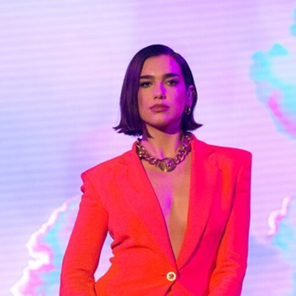 DUA LIPA 發文措辭不當！引發負面評論