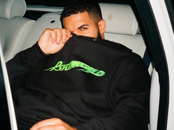 不走了？ Drake IG 曝光以專輯《 Scorpion 》 為靈感的 OVO 系列球衣！