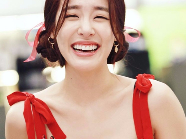 險曝光!Tiffany 生日「低胸洋裝」勺冰淇淋!網友幽默表示:可以再低一點!