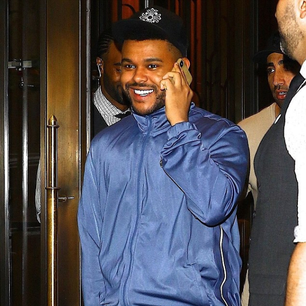 威肯復合貝拉哈蒂德心情大好　再度合體一起搭乘私人飛機秘密移動！