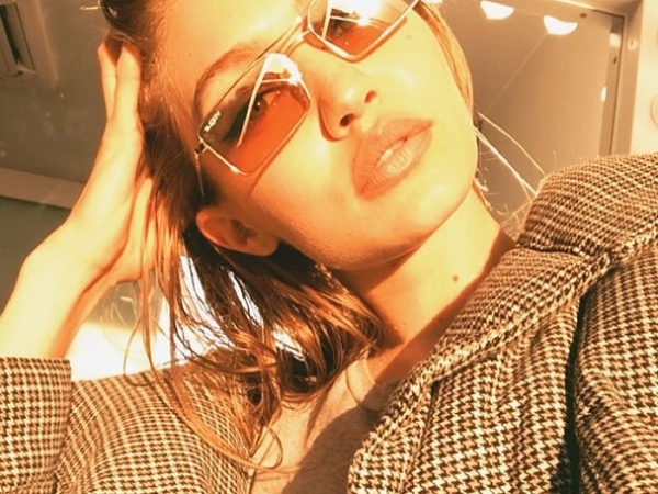 Gigi 及 Bella Hadid 把這款太陽眼鏡戴紅了！齊來挑戰 Micro Sunglasses