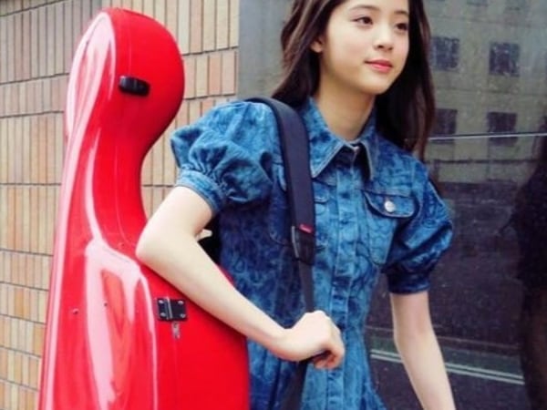 歐陽娜娜怒嗆美航「種族歧視」 替大提琴買座位還被趕下機