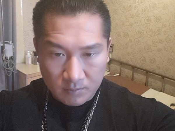 鐵腕形象敗給「他」？！美編堅決否認抄襲，館長卑微代道歉直言：我開除不下去