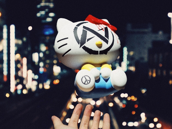 無嘴貓的逆襲！「UNDER PEACE x HELLO KITTY」限量聯名公仔登場！