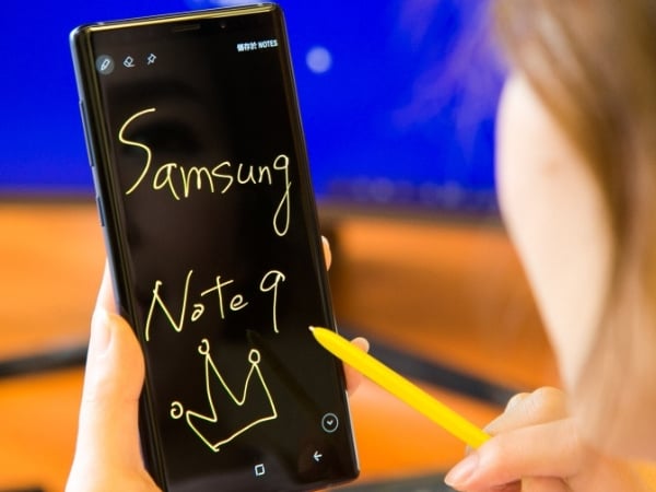 超強功能旗艦新機Galaxy Note9 : 全方位滿足顧客需求 全新進化的S Pen與智慧相機 帶來一整天的精湛表現 唯有Galaxy Note9跟得上人們的忙碌腳步