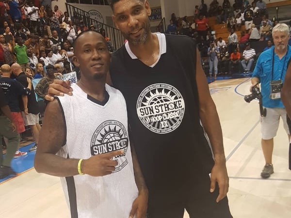 42 歲照樣灌給你看！Tim Duncan 現身家鄉公益籃球賽　退役 2 年體態仍保持超完美！