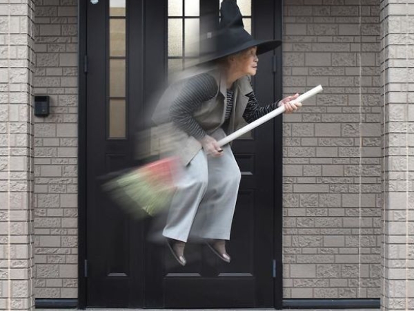 比你還會玩！90 歲日本老奶奶自己學搞笑攝影　還會用 photoshop 後製實在太潮！