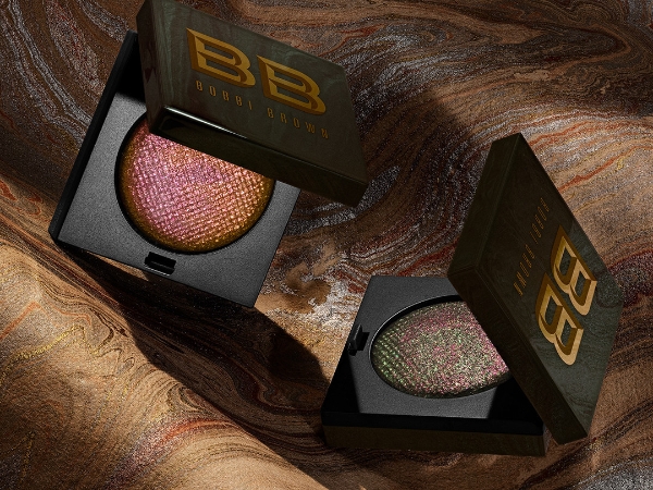 Bobbi Brown 秋妝迷彩上陣！限量「綠、金鑽石眼影」，這閃度直接移除 Kira Kira 濾鏡...