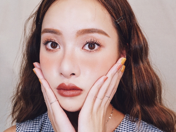 比焦糖拿鐵還美！美妝Youtuber夏曼娣、潮妞李柔化妝包大搜查 秋冬必備土色唇膏一篇全都收！
