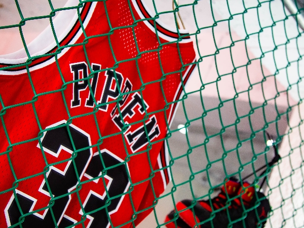 「球衣控」朝聖地標！Mitchell & Ness 東區限定店開幕　30 種以上經典 NBA 球衣都在這！
