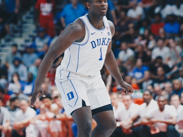 「詹皇 2.0」大學處女秀！Zion Williamson 狂轟 29 分 13 籃板　把對手打到懷疑人生！