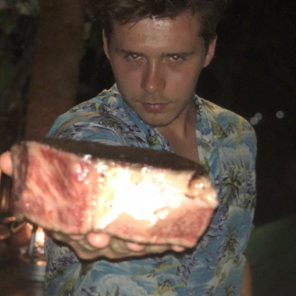 19 歲布魯克林退學後反而獲邀雜誌攝影工作　開心和爸爸貝克漢大嗑昂貴神戶牛！