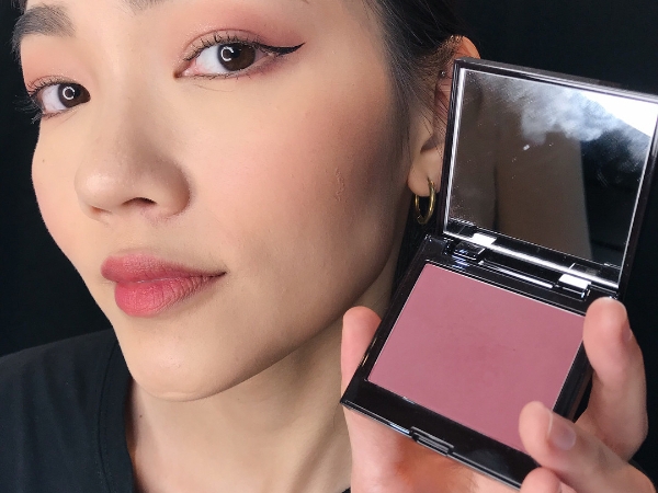 頰彩也能漂？ laura mercier「輕肌漂染頰彩」 ，超服貼妝感，讓你 24HR 都處在嬌羞狀態！