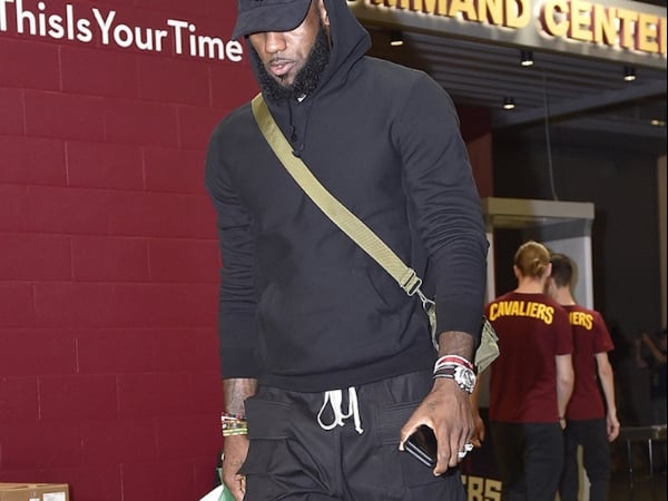跨界出師!LeBron James x John Elliott 聯名系列發售訊息公開