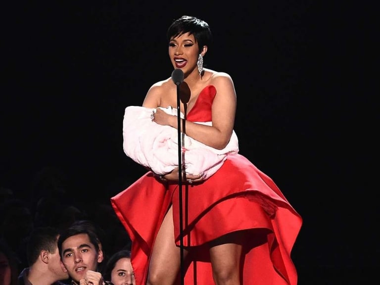 史無前例！饒舌女王 Cardi B 擔任 2018 MTV VMA 開幕嘉賓帶著剛出生的女兒 Kulture 登場？