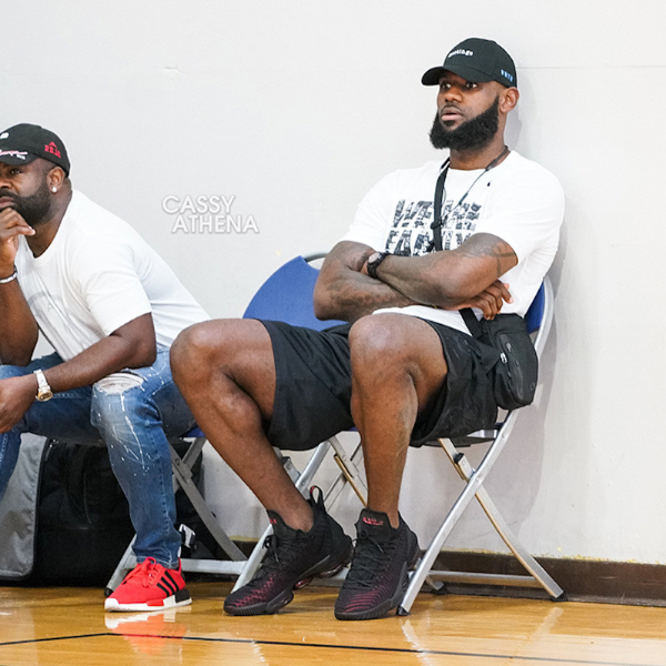 NIKE LeBron 16 都還沒發表跟 Off-White 的聯名版本竟然已經先曝光了？