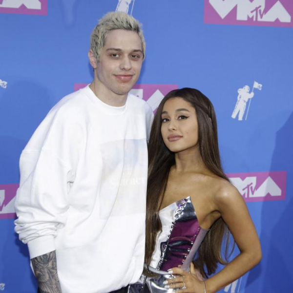 Ariana Grande 親口憶述未婚夫求婚的情節,竟然是這麼「非傳統」!